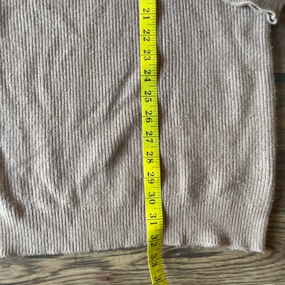 daily story Tan Knit Sweater Dress Size Small Fits over sized - Picture 3 of 3